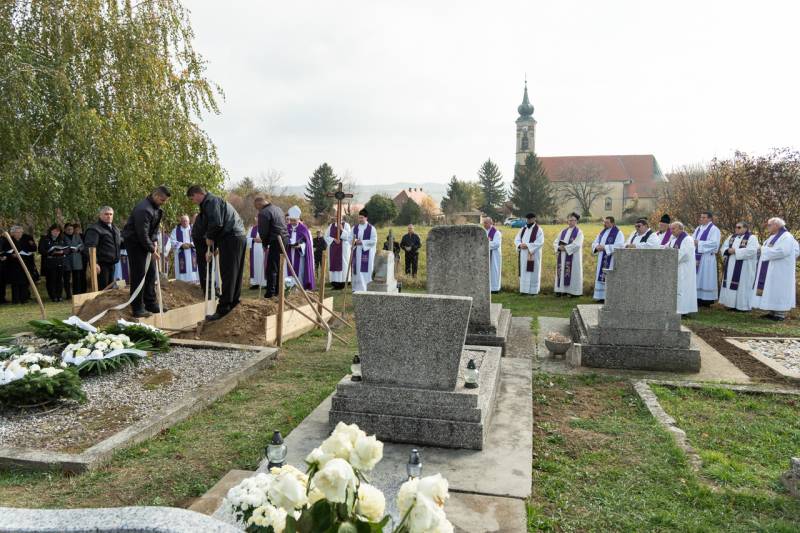 2025_11_10_bagi sandor temetes_59.jpg